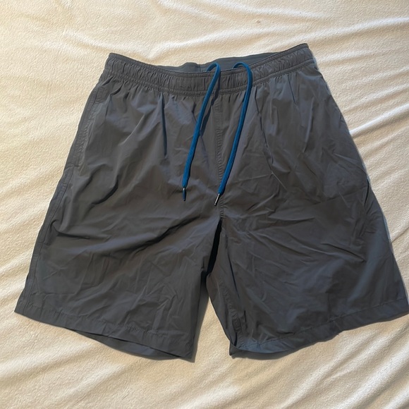 Kirkland hybrid swim shorts size M - Picture 1 of 4